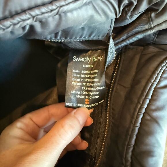 Sweaty Betty Icon Luxe Black Quilted Weekender Gym Bag - Picture 7 of 11